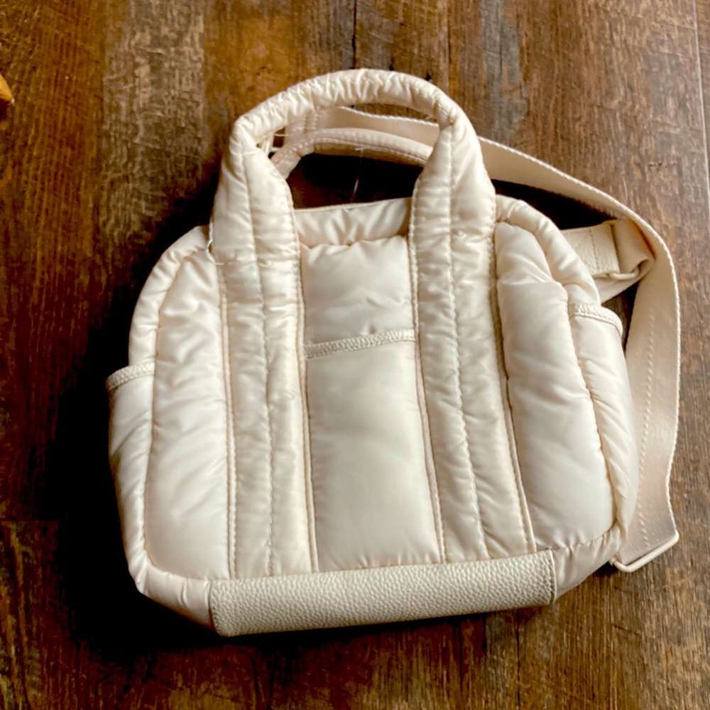 Isaac Mizrahi White Quilted Nylon Puffer Purse tote handles and strap